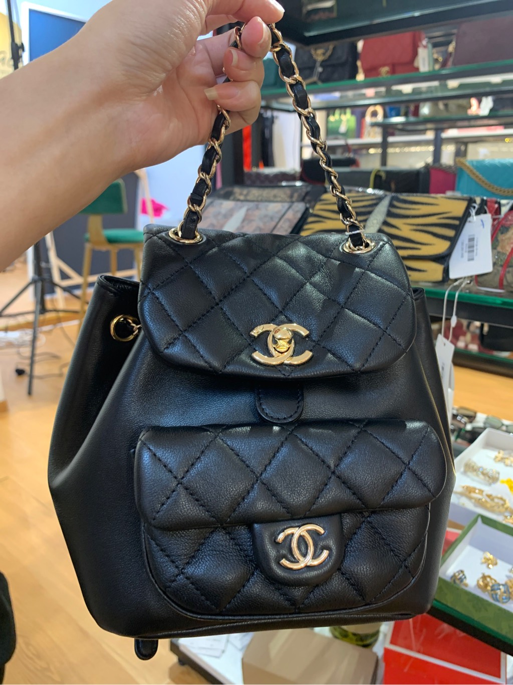 Mua Balo Chanel Mini Duma Backpack Màu Đen Chanel Mua tại Vua Hàng Hiệu h089175 #4 Mua Balo Chanel Mini Duma Backpack Màu Đen Chanel Mua tại Vua Hàng Hiệu h089175
